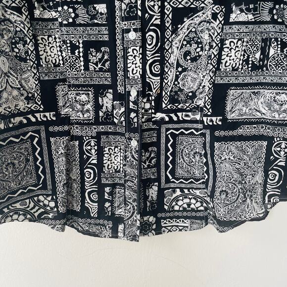 Chico’s Black White Buttondown shirt size L - Picture 4 of 7